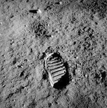 lunar-boot-footprint-in-the-lunar-surface-dust_orig